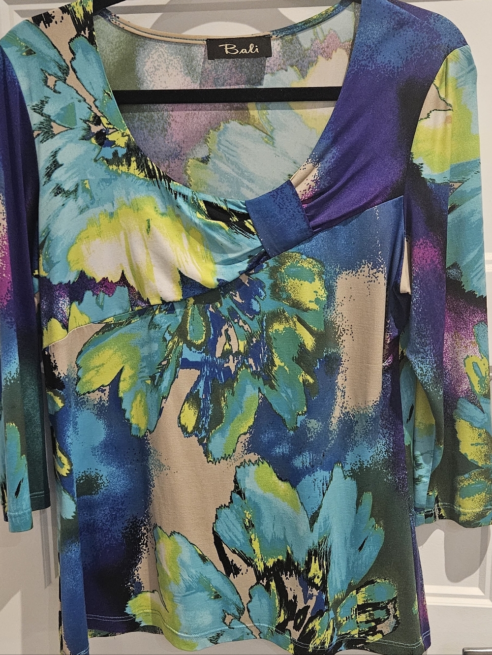 💥2/$15💥Bali Multicolor Floral Scoop Neck Top in Turquoise, Lime & Navy